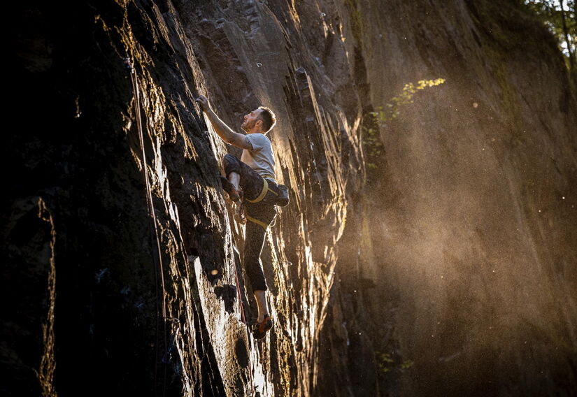 Boulderer im Klettergebiet "Trusetaler Hauptgang"