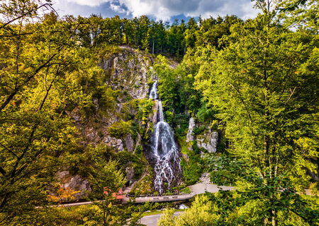 Trusetaler Wasserfall vom Berg gegenüber aus betrachtet